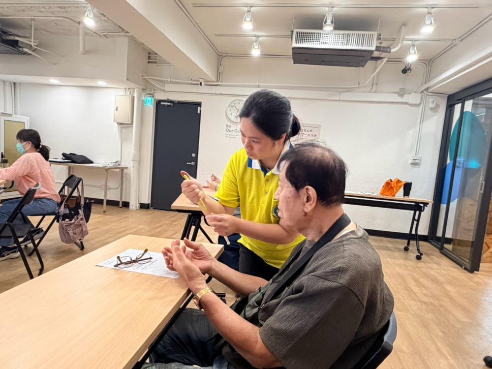給累壞的雙腳一個擁抱——在照顧的日常  ...